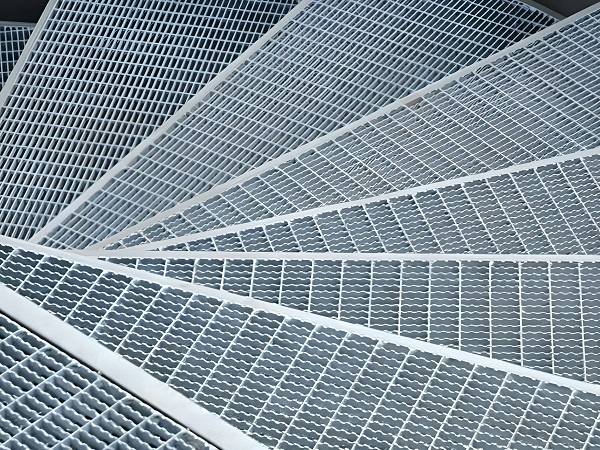 Serrated Grating